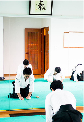 責任者　岩崎央